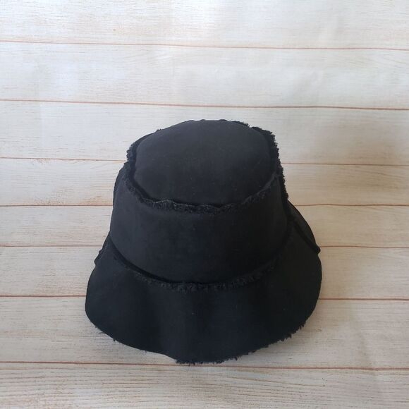 Hat Attack Reversible Faux Suede Shearling Bucket Hat Black
